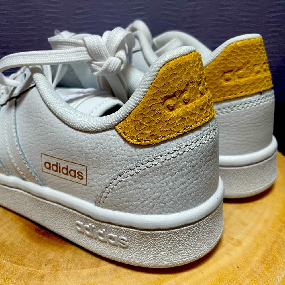 Adidas Women's Grand Court White w Mustard / beige